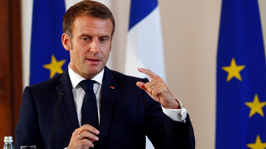 Makron Məstəli şahsız Parisi partladır
