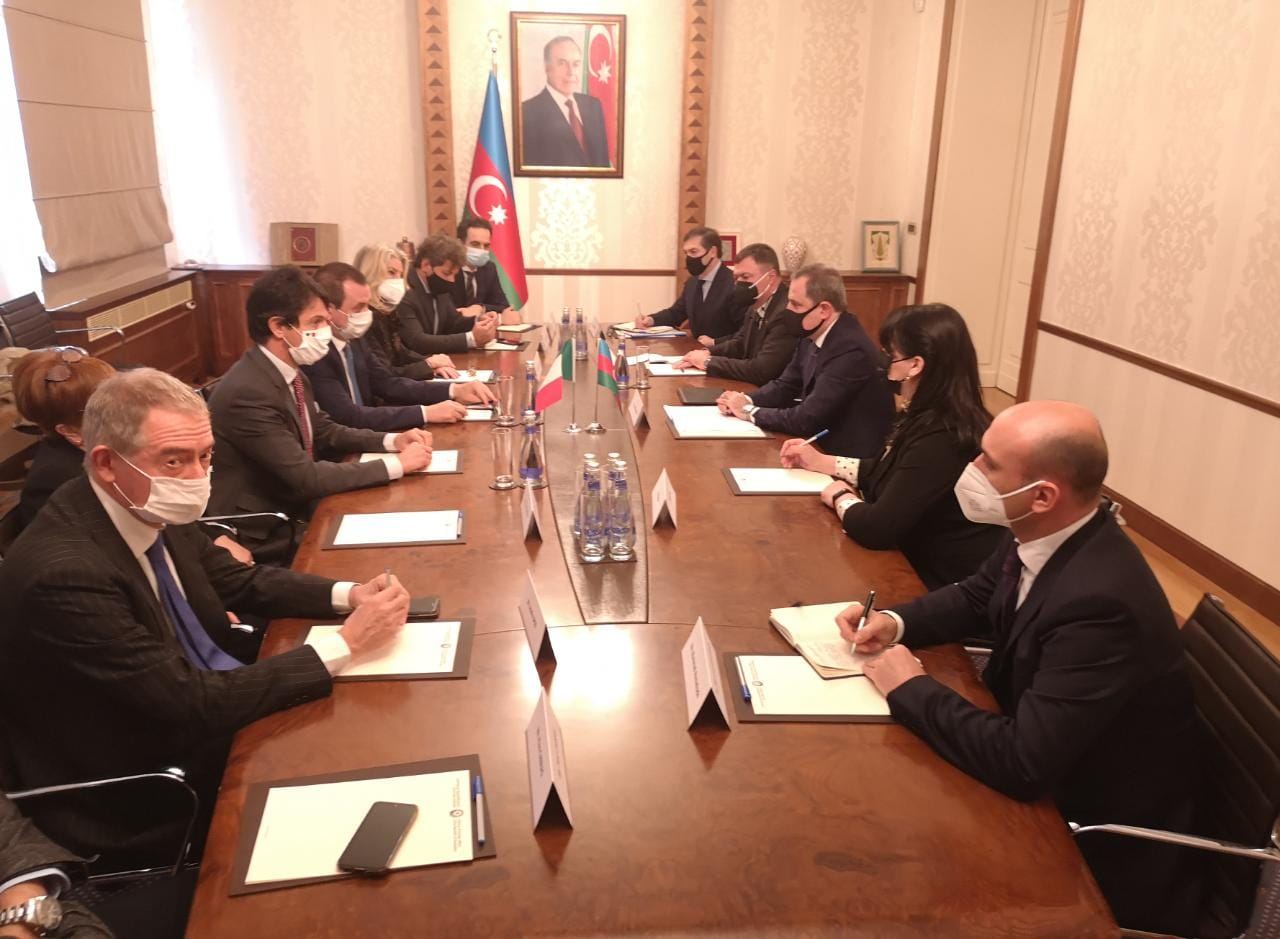 Ceyhun Bayramov italiyalı deputatlarla görüşüb