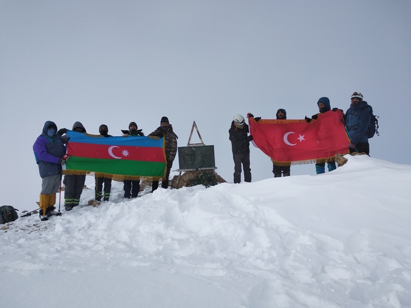 Azərbaycan-Türk dağçıları “Heydər” və “Atatürk” zirvələrinə qalxıb