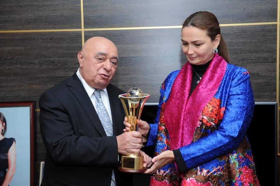 Qənirə Paşayeva “Türk dünyasına Üstün Xidmət Ödülü” aldı