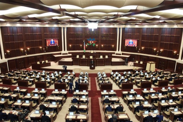 “Hərbi vəziyyətin ləğv edilməsi haqqında” sənəd plenar iclasa tövsiyə olundu