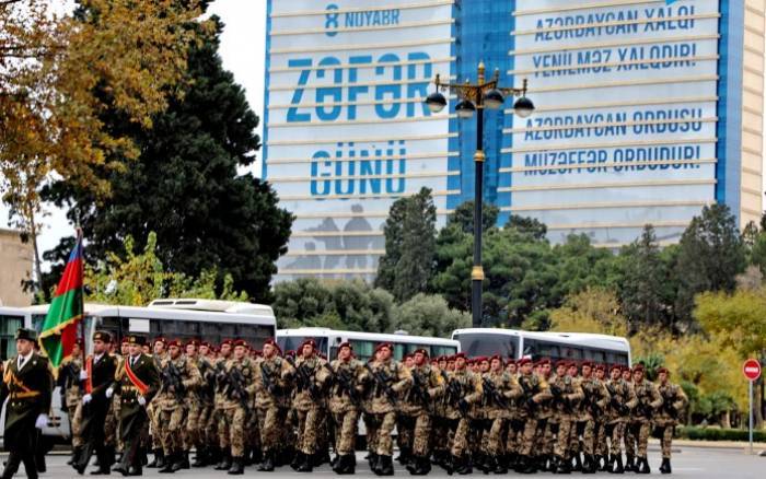 Bakıda Zəfər paradı keçirilir - Canlı yayım