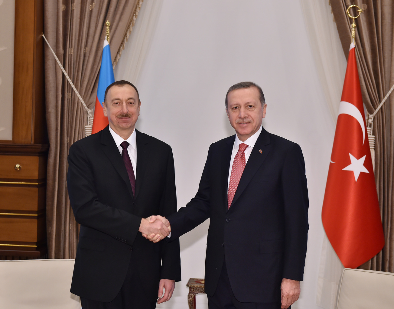 İlham Əliyev və Ərdoğan təkbətək görüşdü