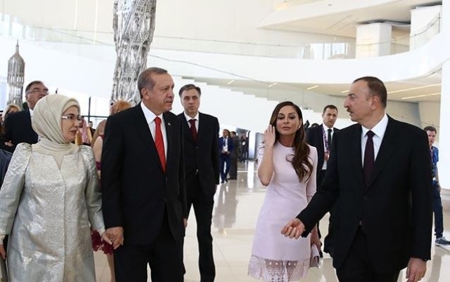 Rəcəb Tayyib Ərdoğanın və xanımı Əminə Ərdoğanın şərəfinə nahar verilib