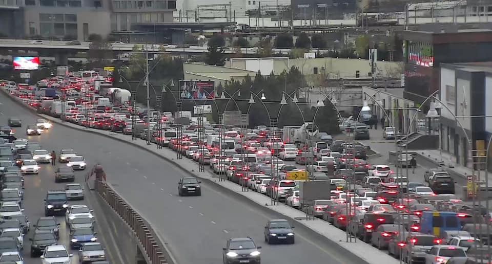 Bakıda bu yollarda tıxac var - SİYAHI