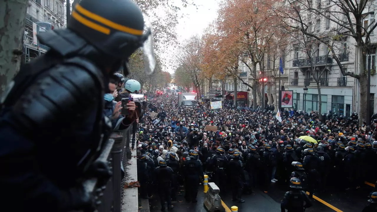 Paris yenə qarışdı