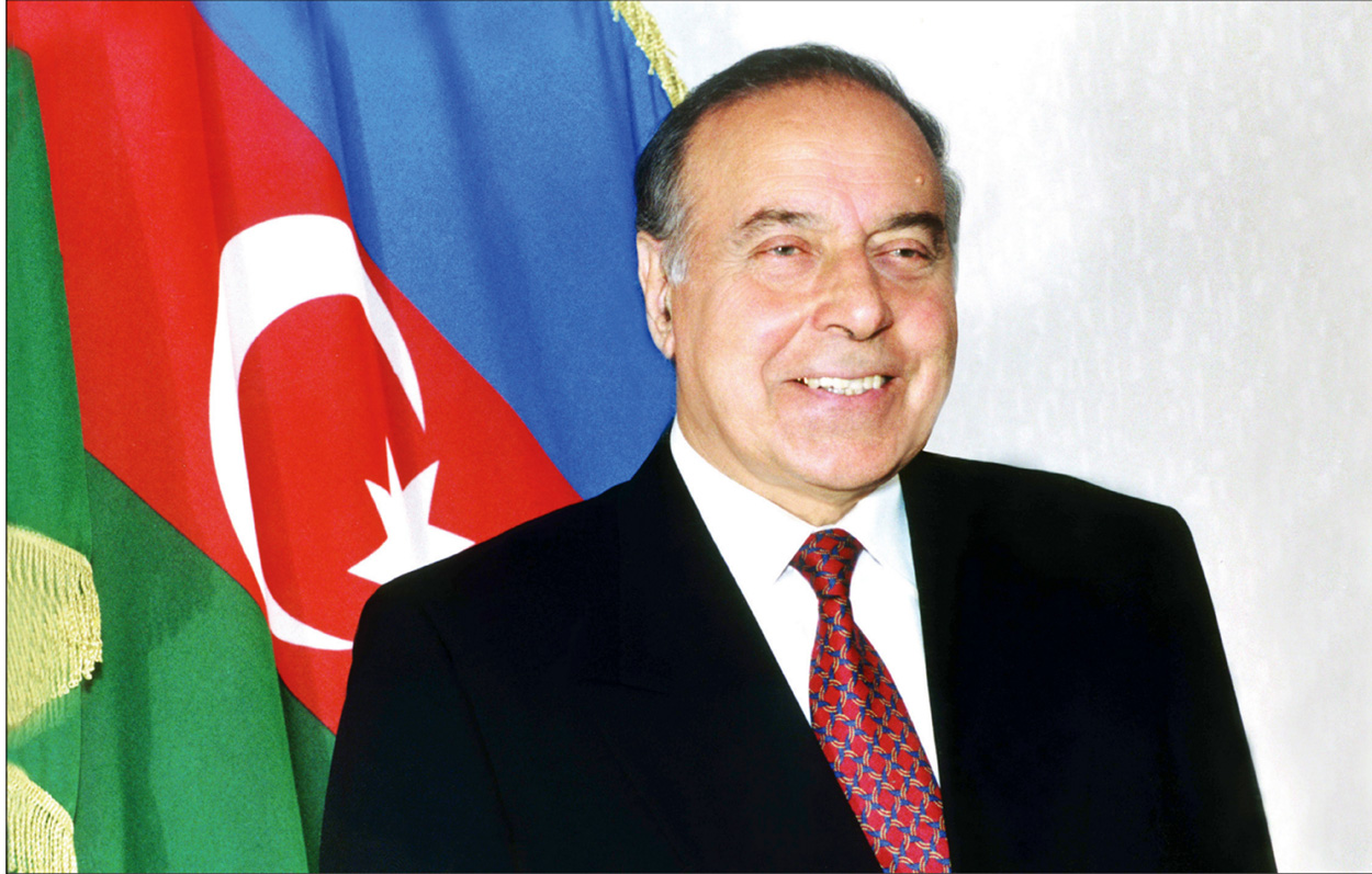 Müstəqilliyimizin dönməz xarakter alması Heydər Əliyevin xidmətidir - Ağalar Vəliyev