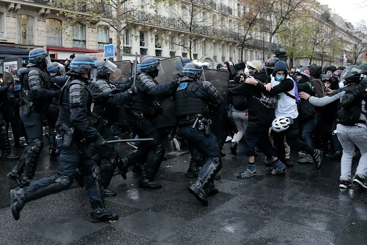 Parisdə etirazçılara fransızsayağı sərtlik