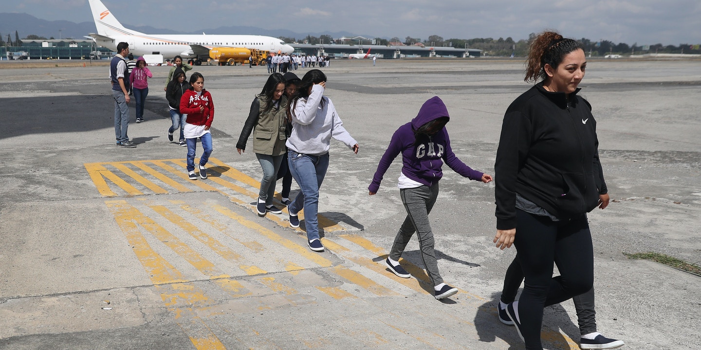 Avropadan bir qrup azərbaycanlı deportasiya olundu