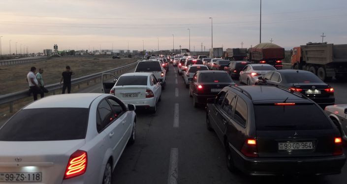 Postlardan icazəsiz keçmək istəyən 203 maşın geri qaytarıldı