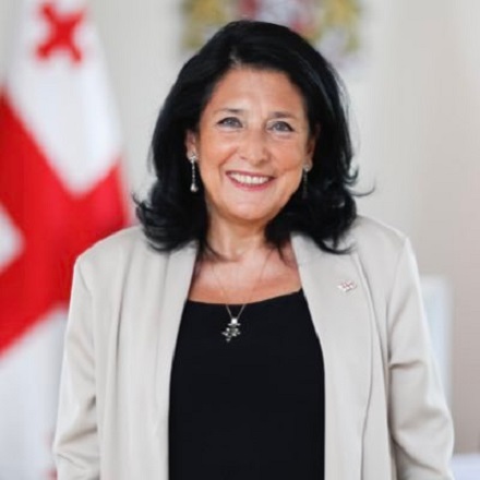 “Qafqazı bir araya gətirmək üçün yeni yanaşmalara ehtiyac var” - Zurabişvili