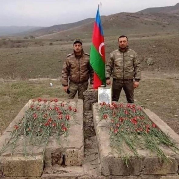 Övladları Əliyar Əliyevin məzarını ziyarət etdilər - FOTO