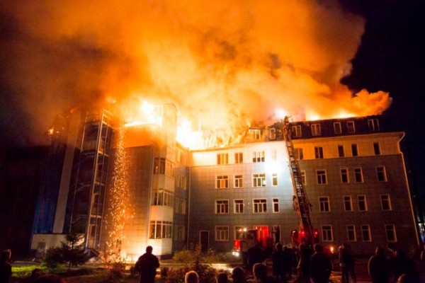 Bakıda yaşayış binasında yanğın