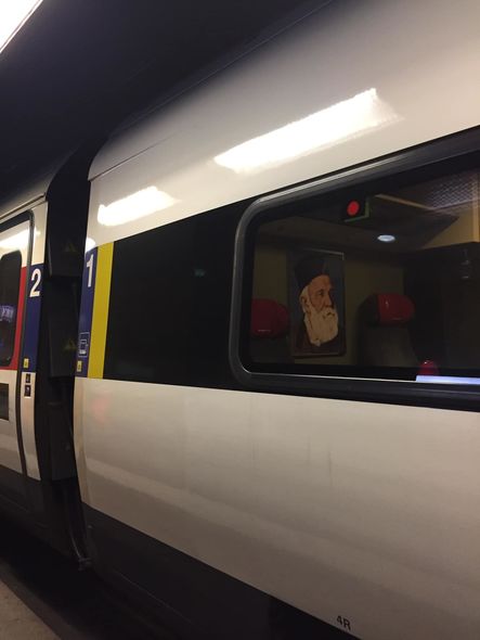 İsveçrə qatarlarının vaqonlarında portreti asılan azərbaycanlı - FOTO