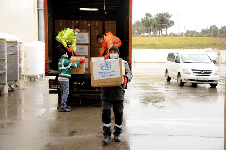 ÜST TƏBİB-ə 1 milyon ədəd tibbi maska təhvil verdi - FOTO