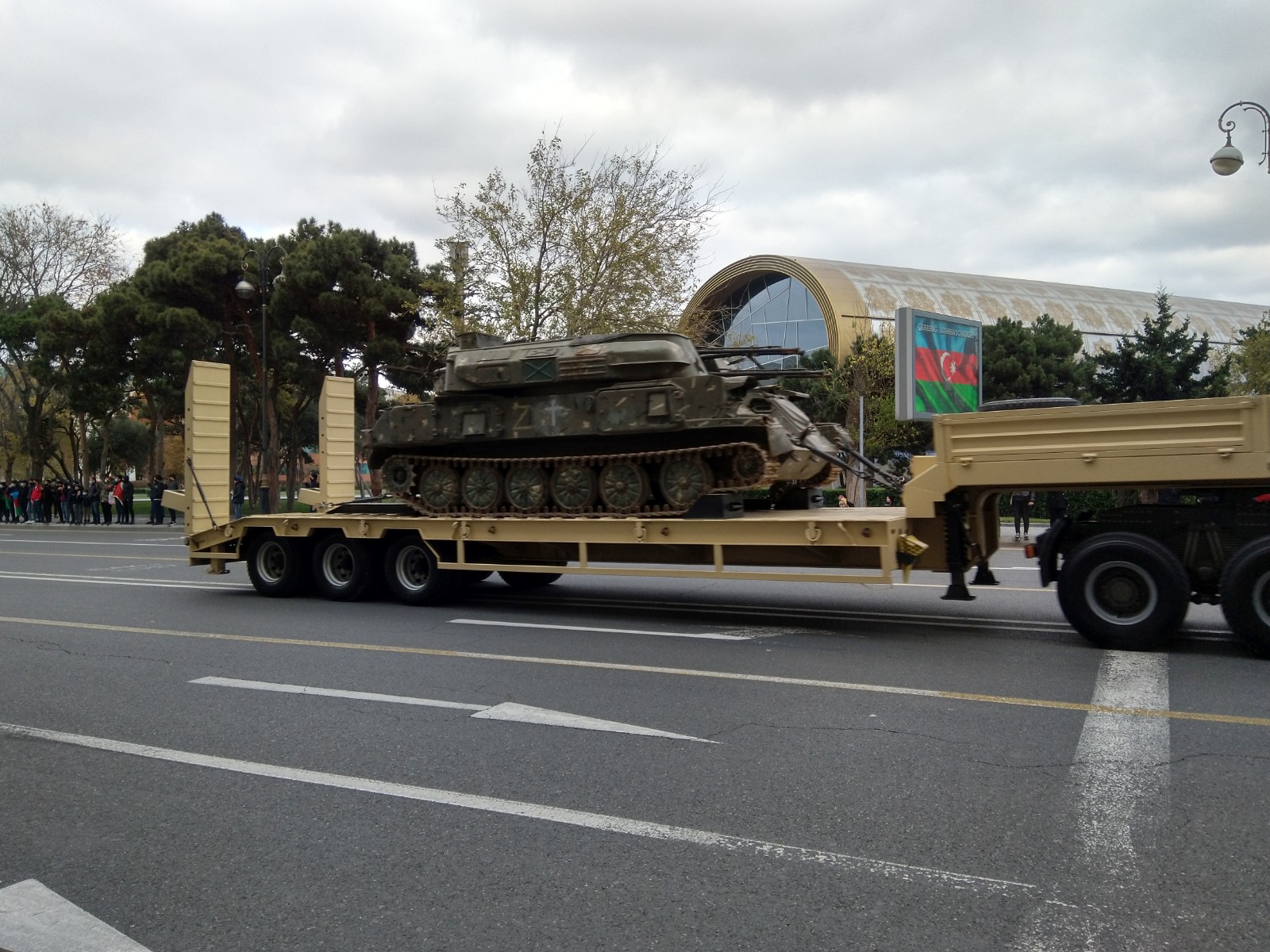 “Bizi qorxutmağa çalışırdılar ki, erməni tankları Bakının küçələrində olacaq”