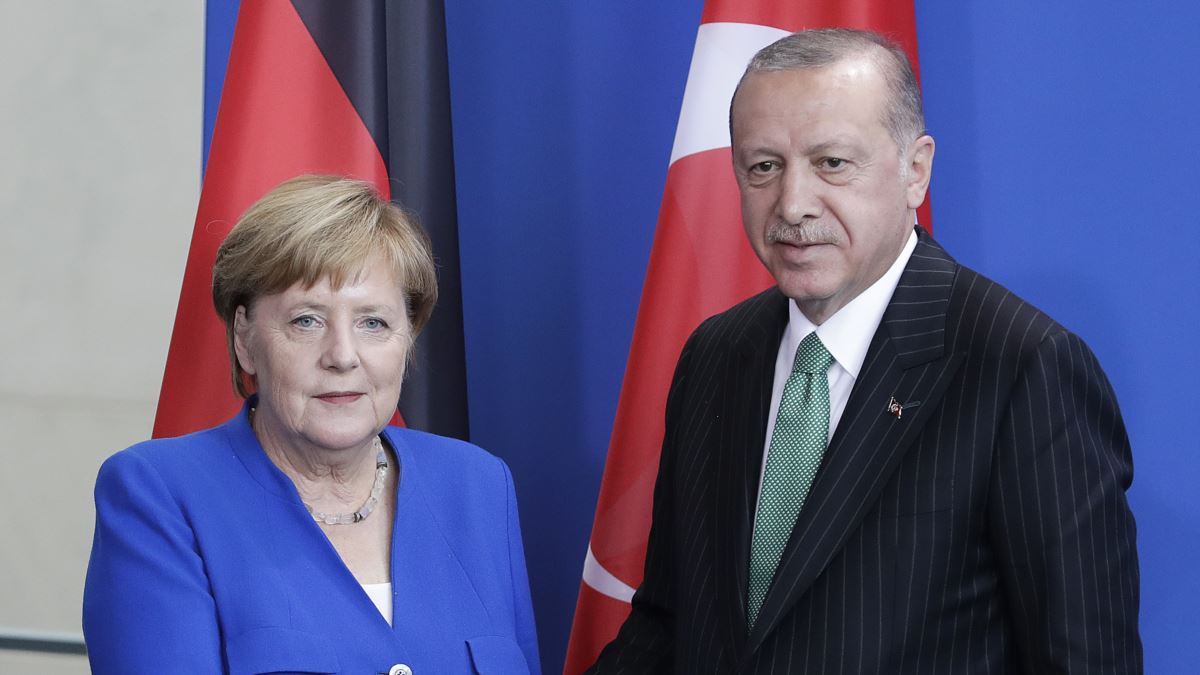 Ərdoğan ilə Angela Merkel görüşüb