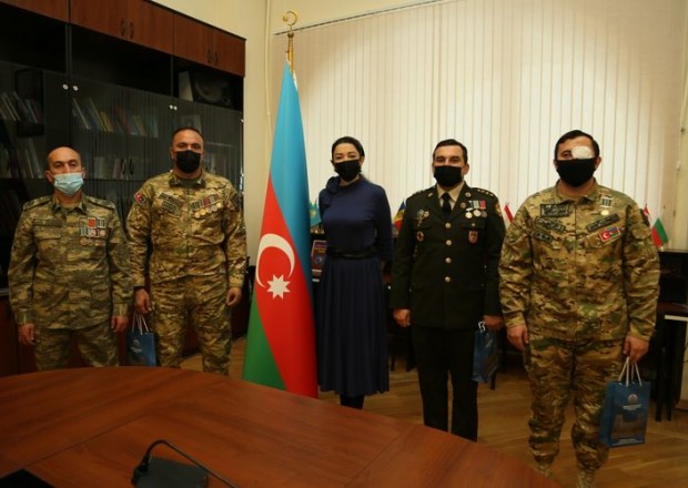 Ombudsman qazilərlə görüşdü