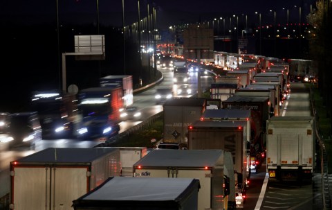 Britaniyadan Fransaya gedən yollarda uzun tıxaclar