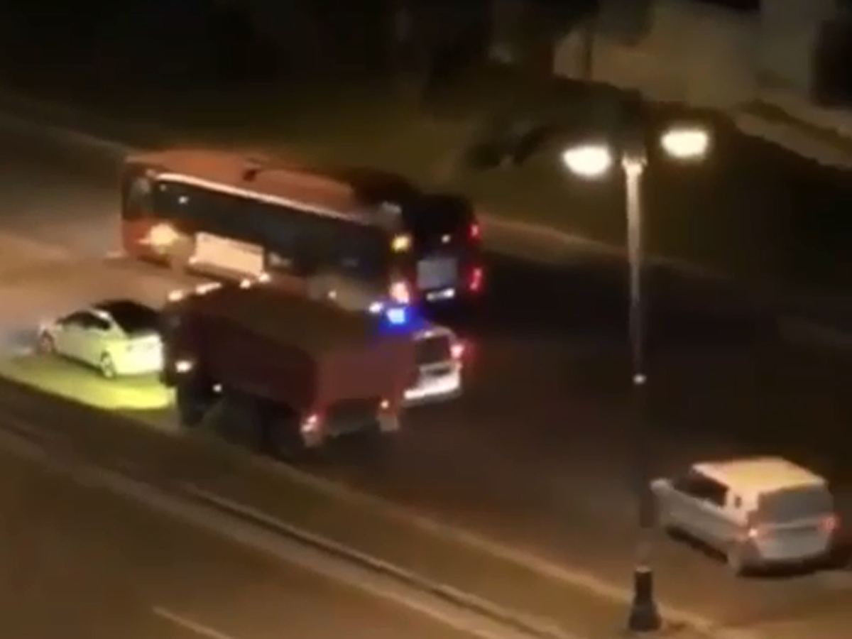 Polisin əmrinə tabe olmayan “Kamaz” sürücülərə belə təhlükə törətdi - VİDEO