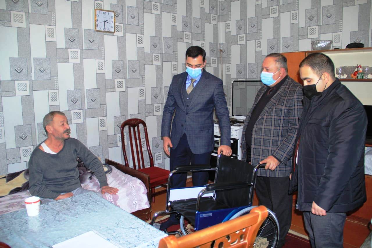 Şəhid atasına əlil arabası, məktəbliyə isə kompüter verildi - FOTO  