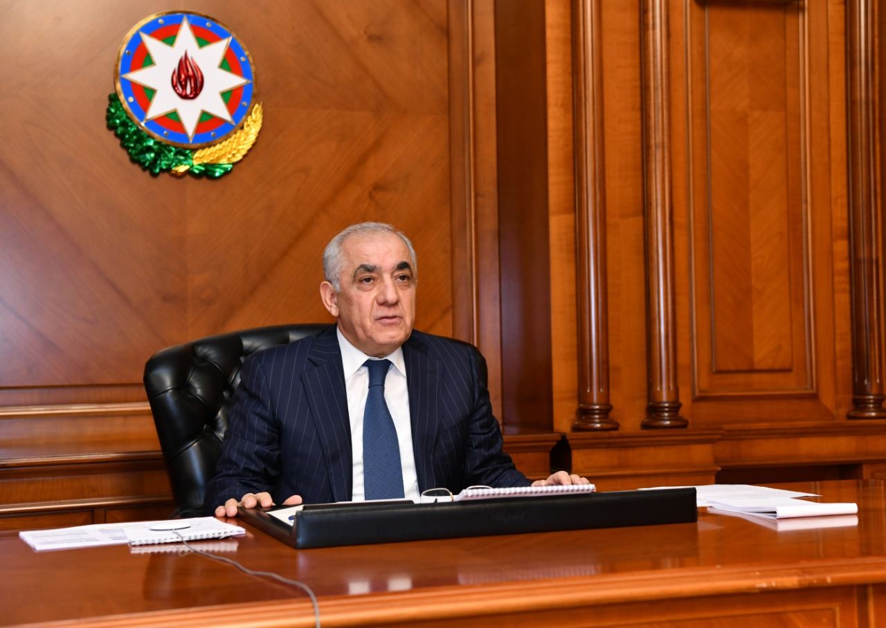 Əli Əsədov operativ qərargahın üzvlərini topladı - FOTO