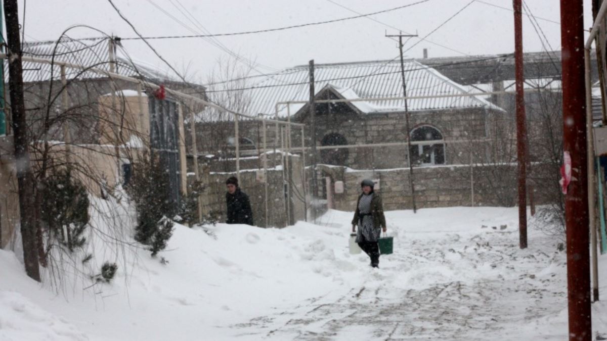 Bakıda normadan artıq yağış, rayonlara isə 27 sm qar yağıb - faktiki hava