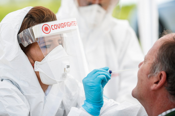 15 koronaviruslu xəstə ictimai yerlərdə saxlanıldı