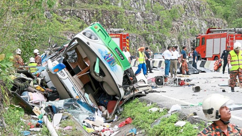 Avtobus qəzasında 60 nəfər öldü