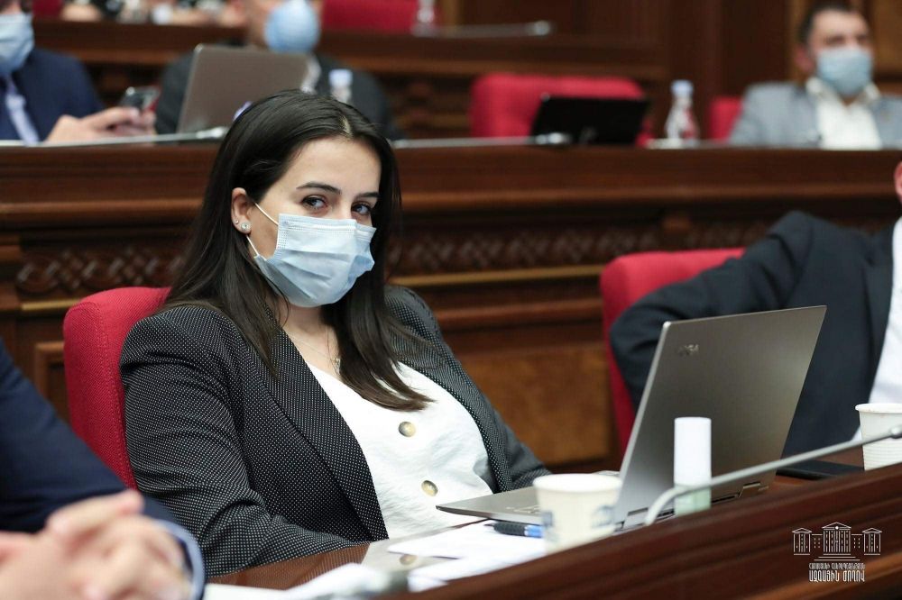 Erməni deputat Paşinyanın parlament fraksiyasını tərk etdi