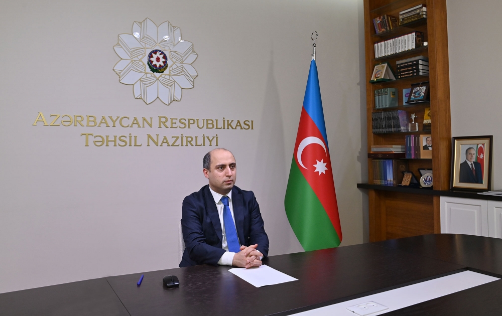 Təhsil naziri İctimai Şuranın üzləri ilə müzakirə apardı