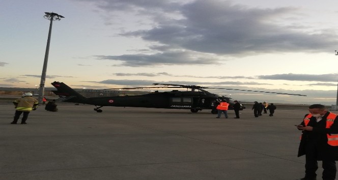 İstanbulda helikopter işıq dirəyinə çırpıldı
