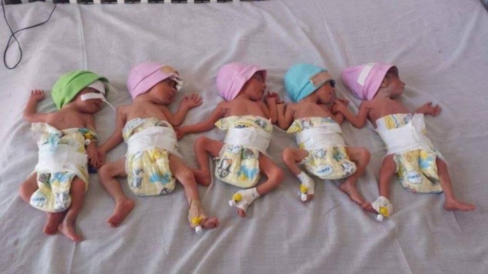 30 yaşlı ana yeni ilin ilk saatlarında beşəm doğub