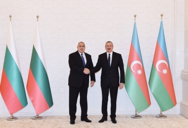 Baş nazir İlham Əliyevə zəng etdi