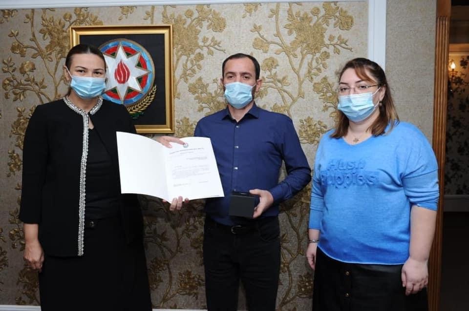 Qənirə Paşayeva şəhid atası ilə görüşdü