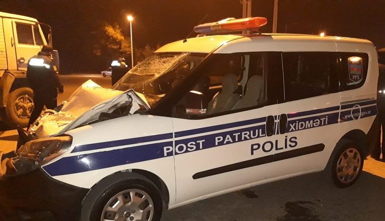 Polis maşını “Kamaz”a çırpıldı