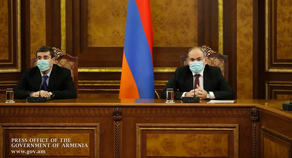 Paşinyan Arutyunyanla Təhlükəsizlik Şurasının iclasını keçirdi - FOTO