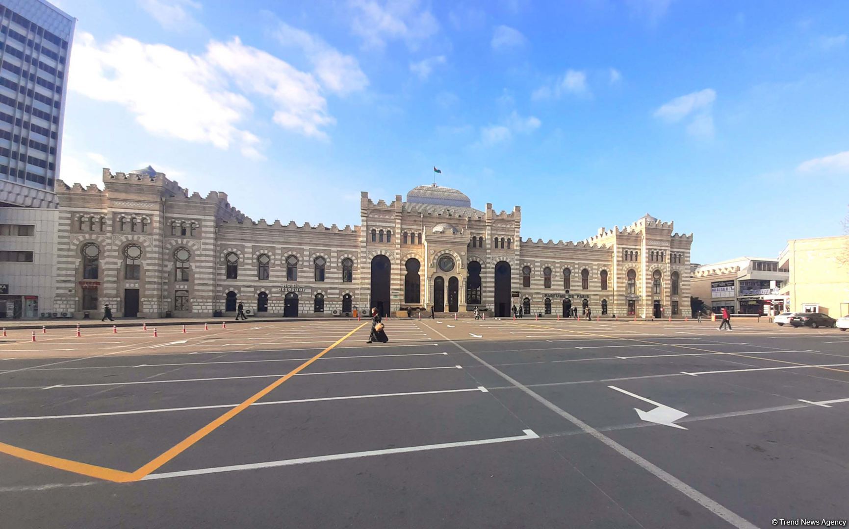 Bakının mərkəzində yeni pullu parkinq yaradılır - FOTO 