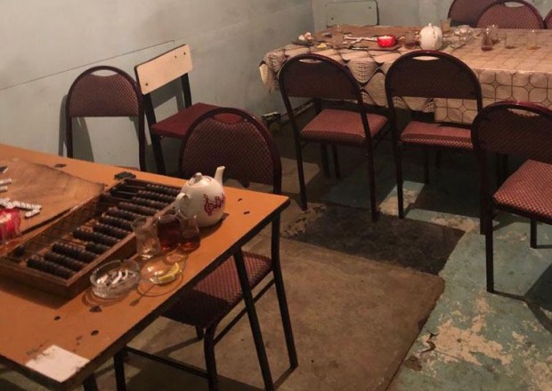 Karantini pozan çayxanada 15 nəfər cərimələndi  