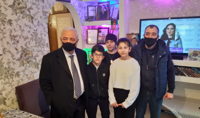 Səttar Möhbalıyev öz şəxsi vəsaiti hesabına şəhid ailəsinin evini təmir etdi - FOTO