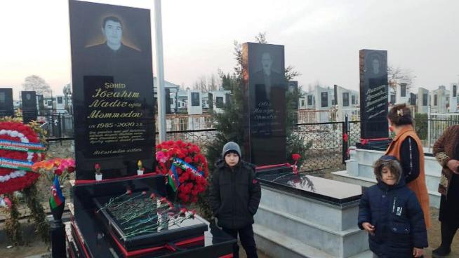 Goranboyun icra başçısı şəhidlərin məzarını ziyarət edib - FOTOLAR