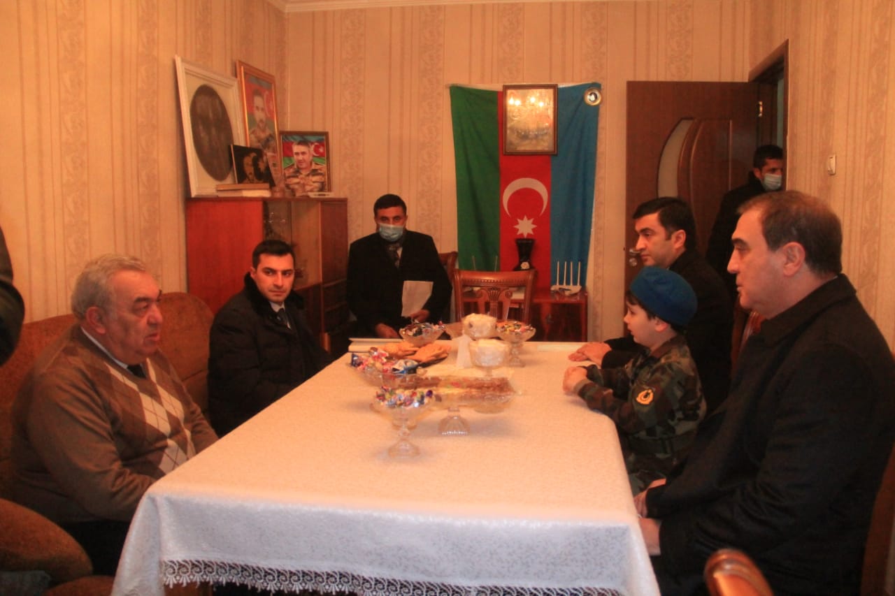 Niyazi Bayramov şəhid ailələri ilə görüşüb - FOTOLAR