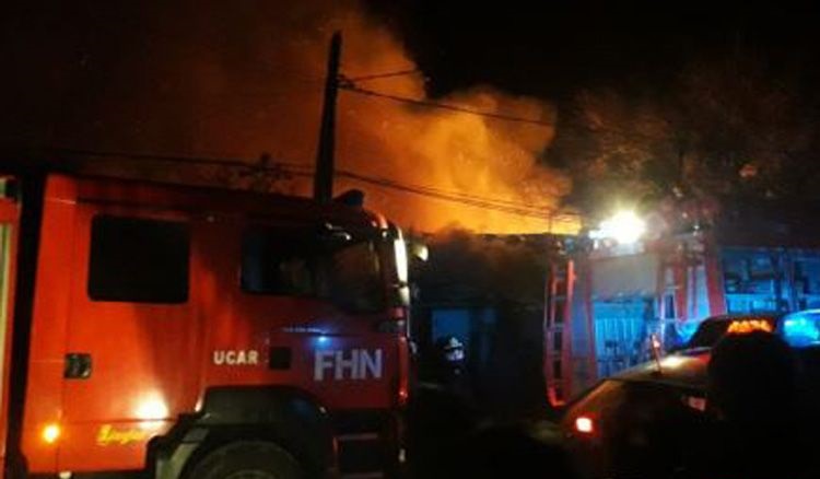 Ucarda iki ev yandı - FOTO
