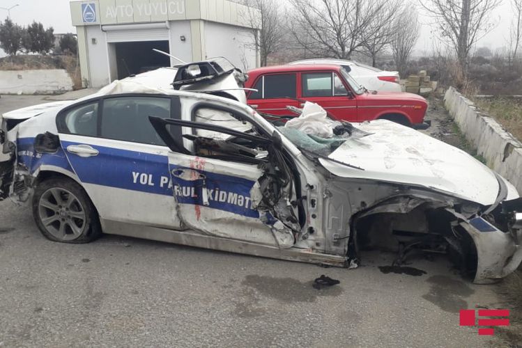Kürdəmirdə polislər qəzaya düşdü – yaralılar var