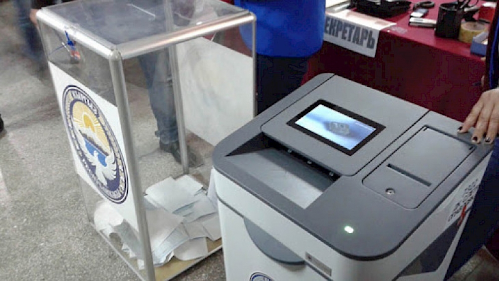 Qırğızıstanda növbədənkənar prezident seçkiləri başladı