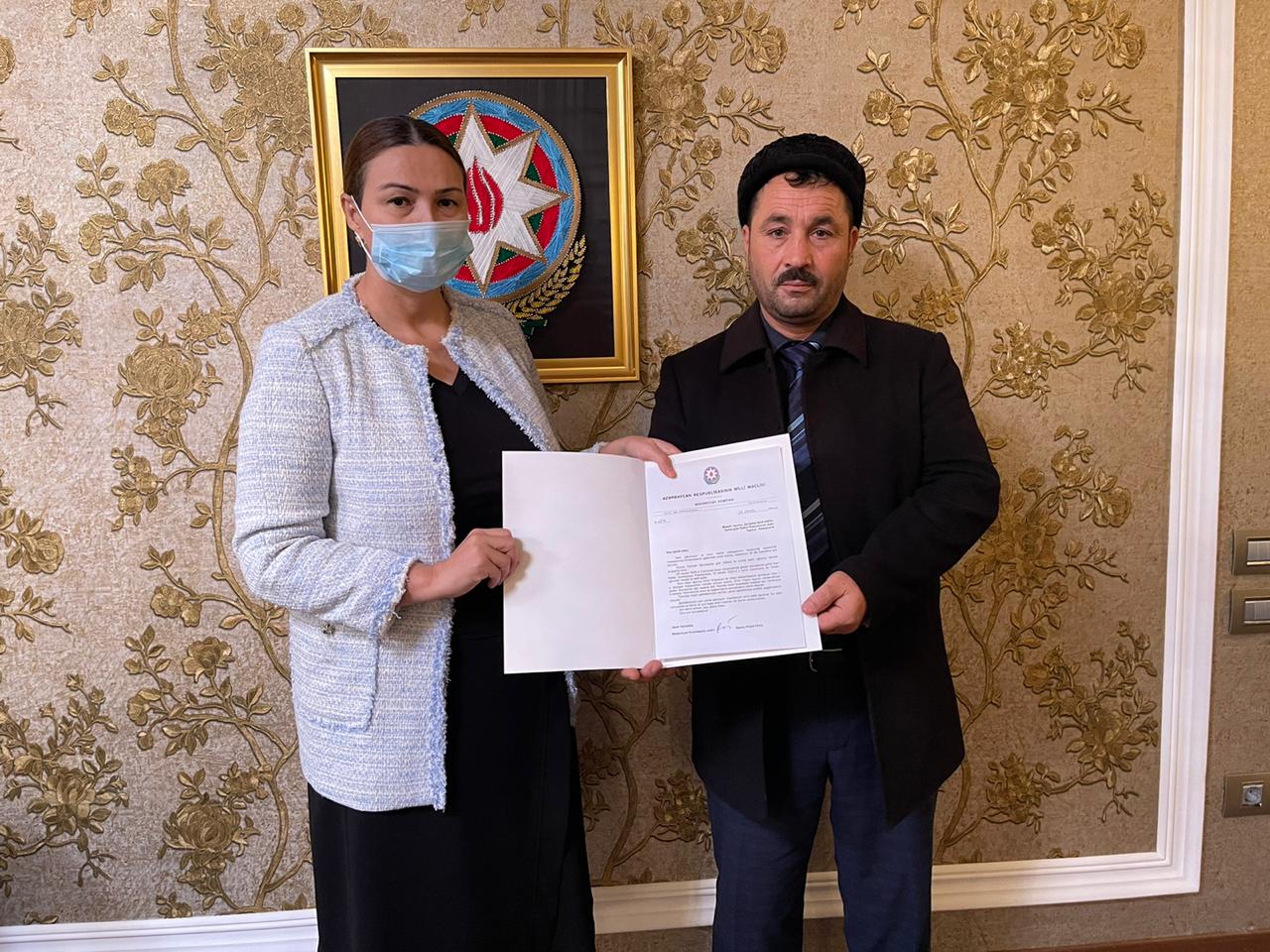 Millət vəkili şəhid atasını ziyarət etdi