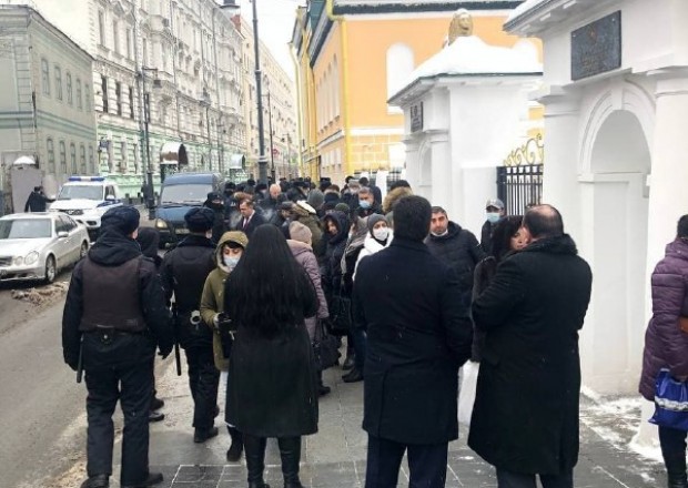 Moskvadakı erməni diasporu Ermənistan səfirliyinin önündə aksiya keçirdi