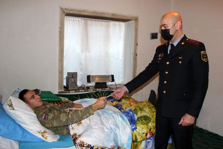 Vətən müharibəsində sənədlərini itirən qaziyə şəxsiyyət vəsiqəsi verildi