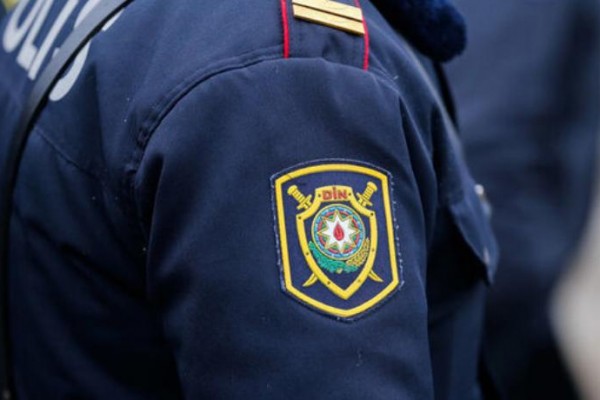 Kafe sahibi və müştəriləri polis şöbəsinə gətirildi