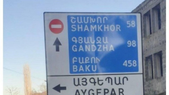 Ermənistan yol kənarındakı lövhəyə şəhərlərimizin adını yazdı
